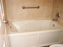 Skirted tub